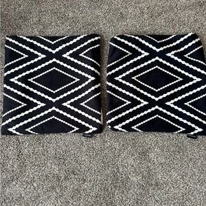 Black and White Geometric Pattern pillow covers